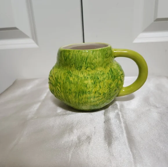 Grinch Coffee Mug Sculted 3D Ceramic Cup 16oz / Christmas Mug - Picture 4 of 7